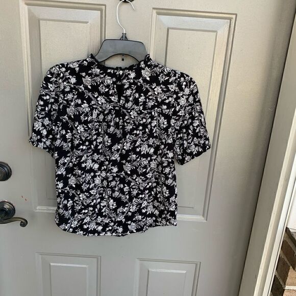 Lucky Brand Black & White Floral Top size XS - Picture 2 of 4